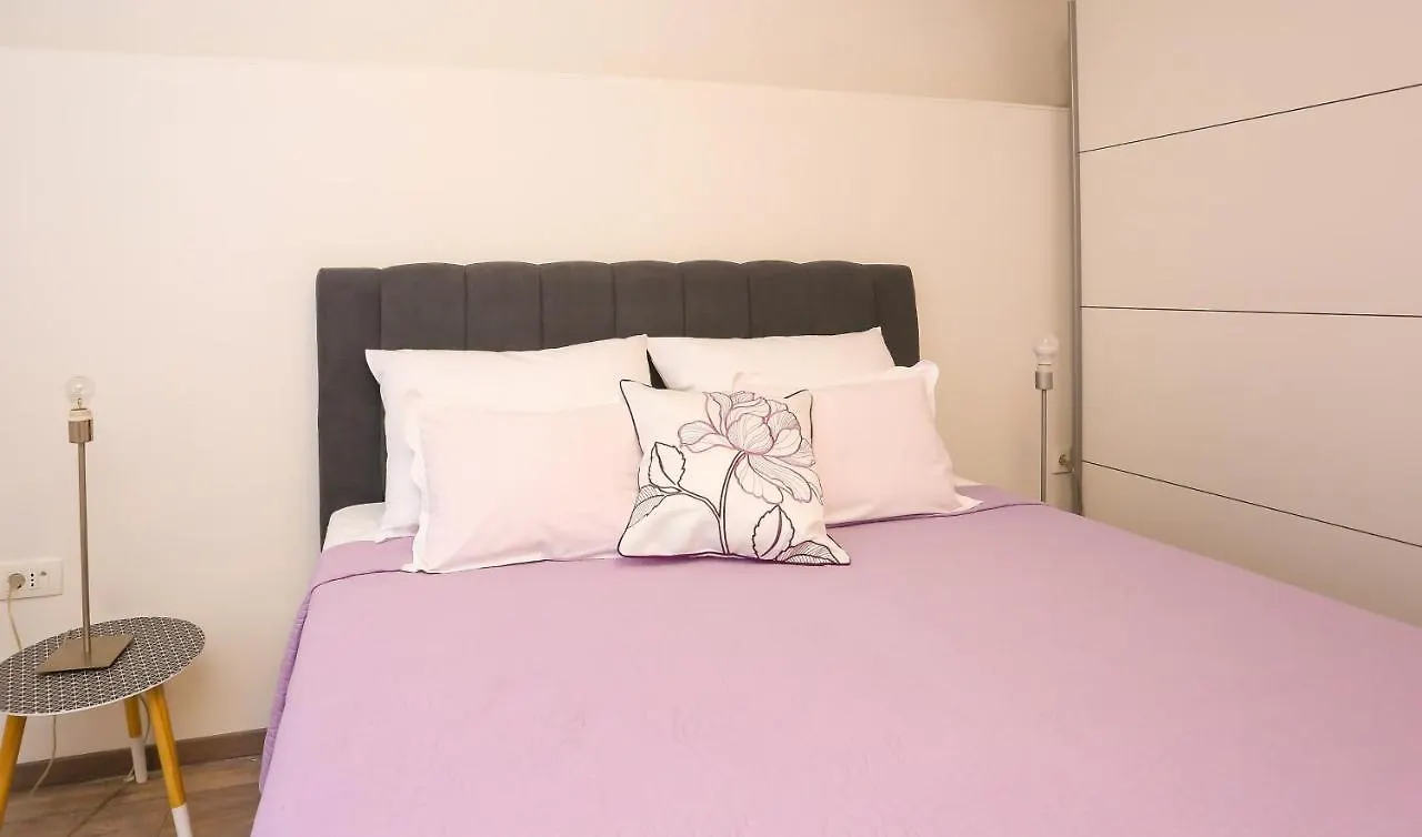 Apartment Dvor Split