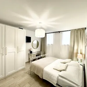 Charming In Center Appartement