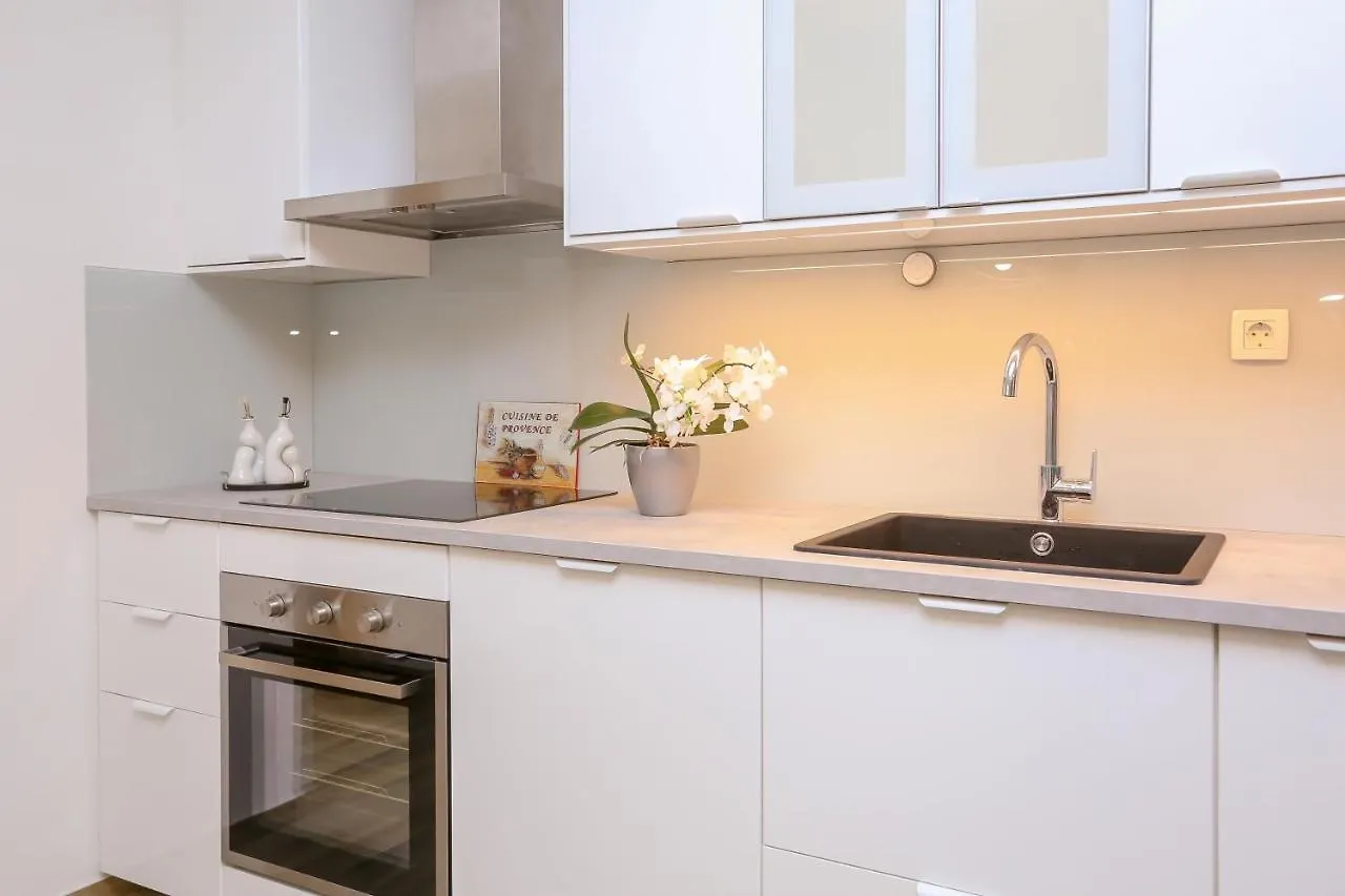 Apartment Dvor Σπλιτ