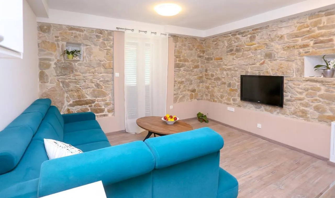 Apartment Dvor Σπλιτ