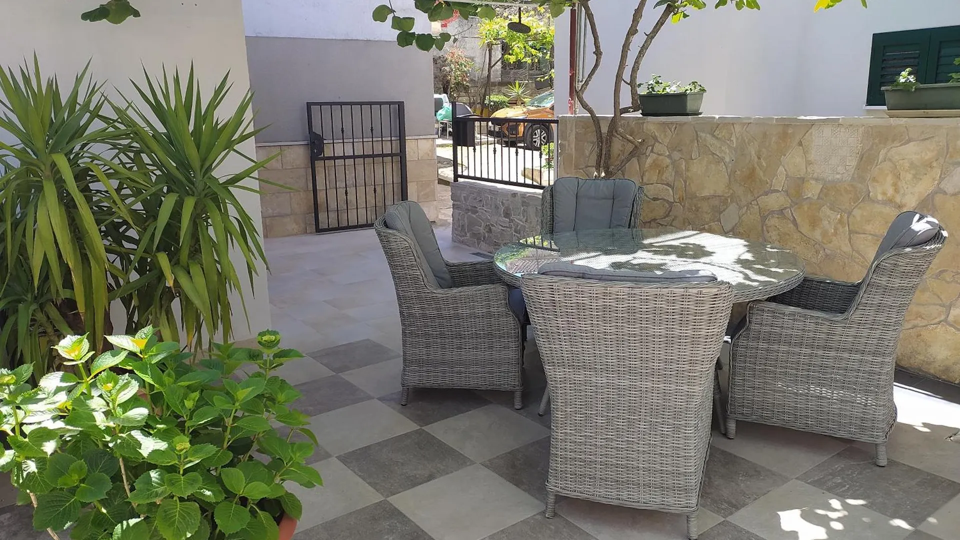 Apartment Dvor Σπλιτ